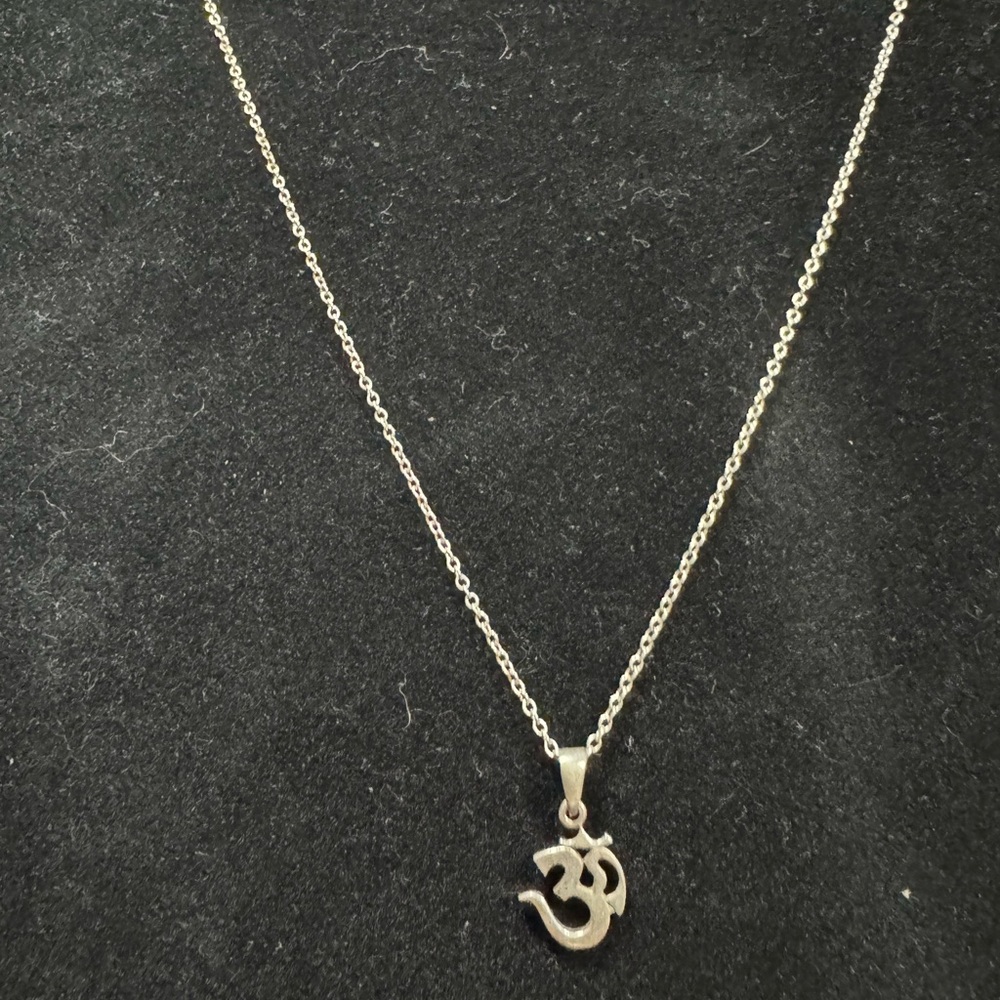 Silver pendant and necklace